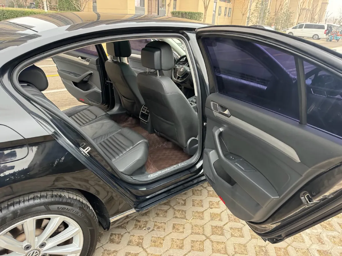 2018 Volkswagen Magotan 1.8T 180HP L4 7DCT,autocango,china used car exporter,china ev exporter,chinese used car exporter,chinese used ev exporter