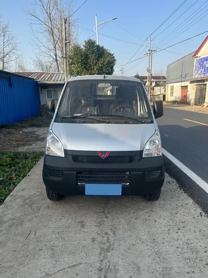 2022 WuLing RongGuang Mini Truck 1.5L 99HP L4 5MT,autocango,china used car exporter,china ev exporter,chinese used car exporter,chinese used ev exporter