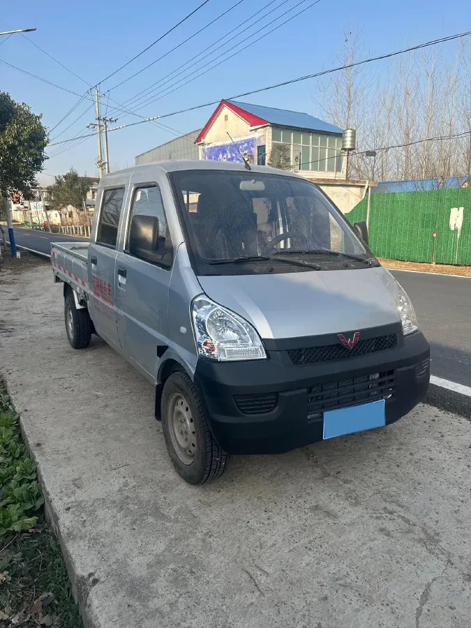 2022 WuLing RongGuang Mini Truck 1.5L 99HP L4 5MT,autocango,china used car exporter,china ev exporter,chinese used car exporter,chinese used ev exporter