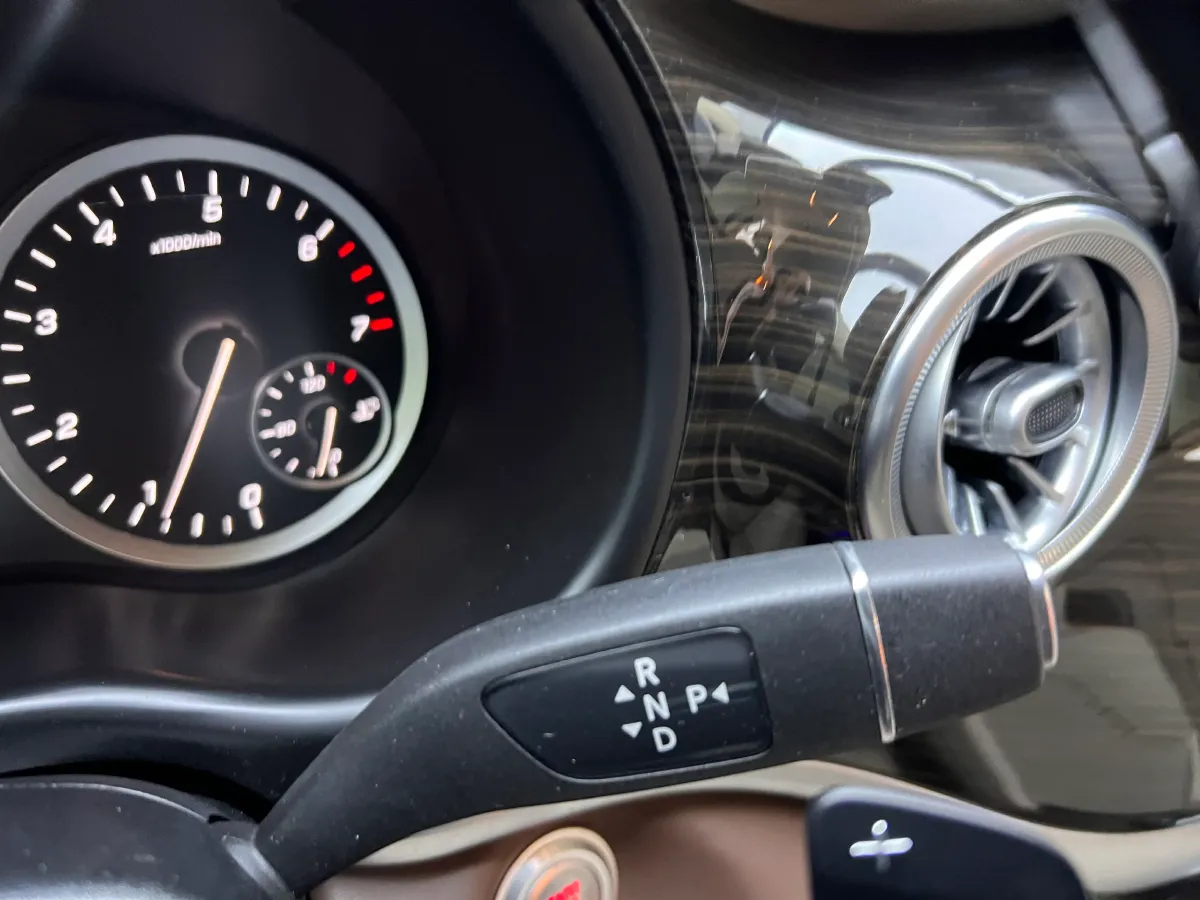 2021 Mercedes-Benz Vito 2.0T 211HP L4 9AT,autocango,china used car exporter,china ev exporter,chinese used car exporter,chinese used ev exporter