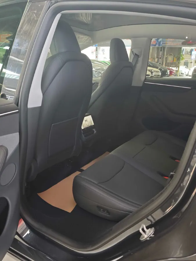 2025 Tesla Model Y BEV 62.5KWH,autocango,china used car exporter,china ev exporter,chinese used car exporter,chinese used ev exporter