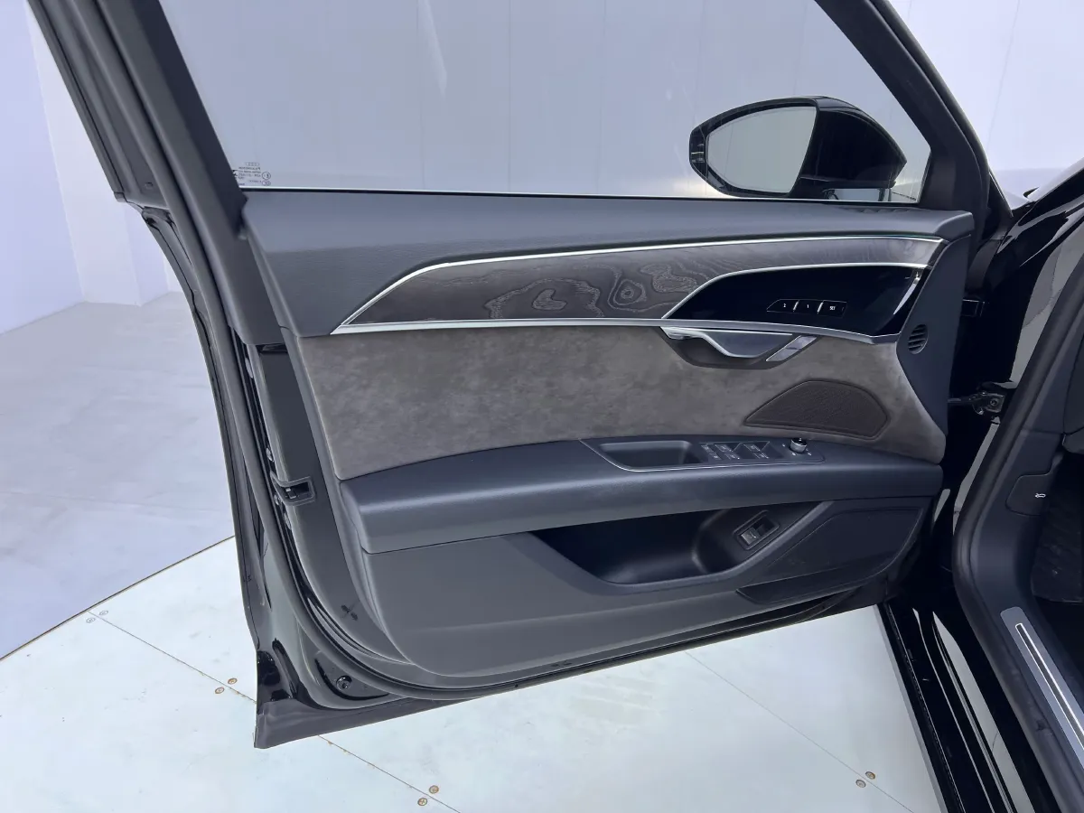 2022 Audi A8 3.0T 286HP V6 8AT,autocango,china used car exporter,china ev exporter,chinese used car exporter,chinese used ev exporter