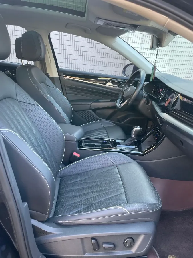 2022 Xpeng P7 BEV 60.2KWH,autocango,china used car exporter,china ev exporter,chinese used car exporter,chinese used ev exporter