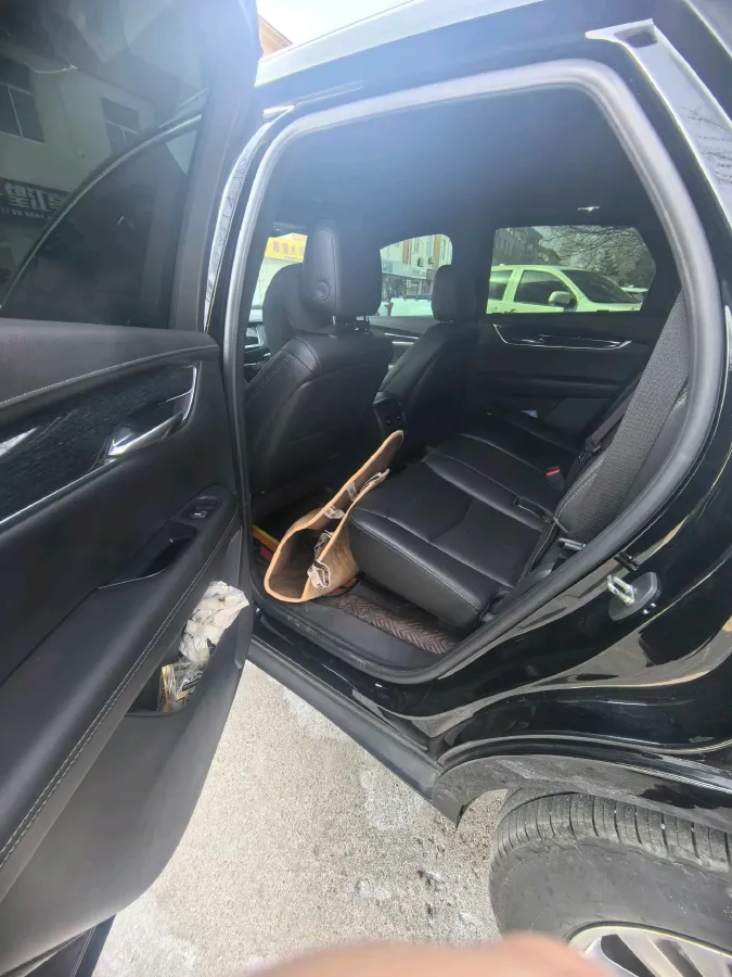 2022 Cadillac XT5 2.0T 237HP L4 9AT,autocango,china used car exporter,china ev exporter,chinese used car exporter,chinese used ev exporter