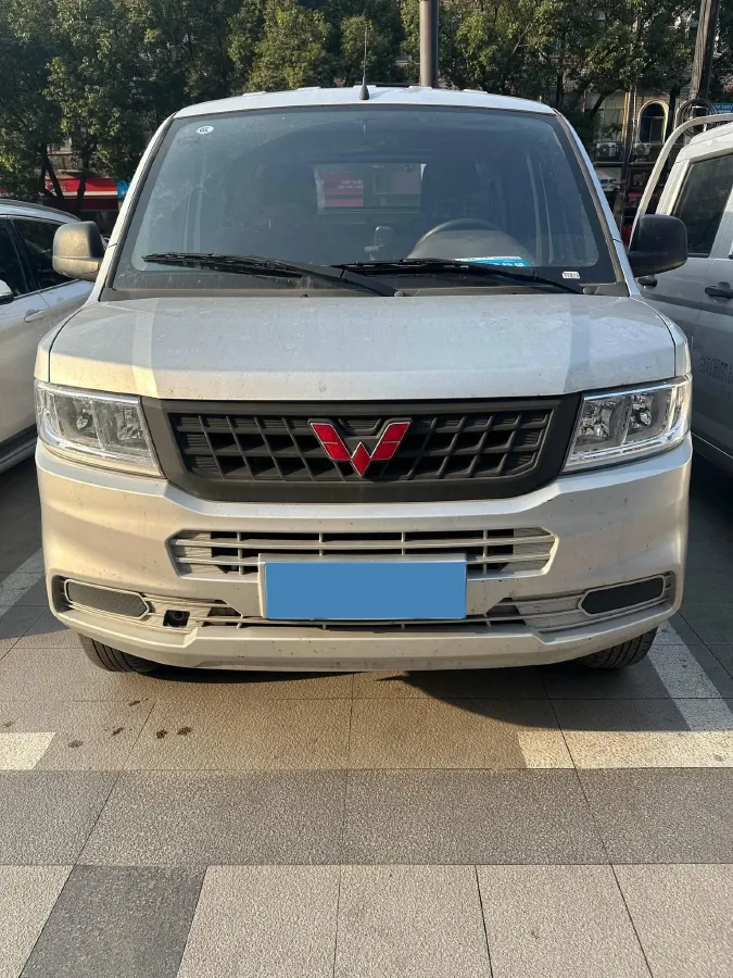 2023 WuLing RongGuang New Truck 1.5L 102HP L4 5MT,autocango,china used car exporter,china ev exporter,chinese used car exporter,chinese used ev exporter