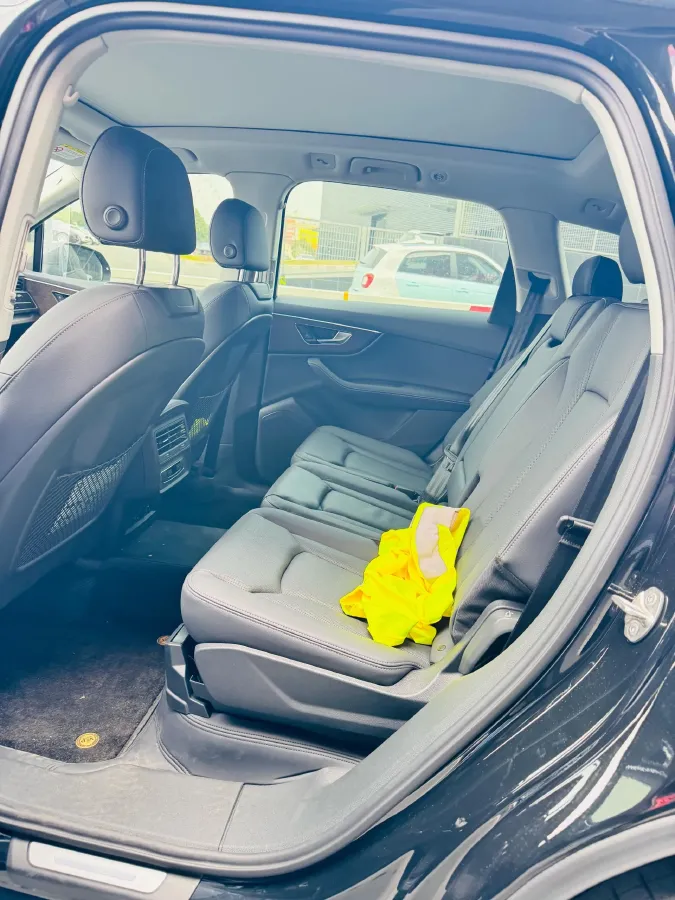 2025 Audi Q7 2.0T 265HP L4 8AT,autocango,china used car exporter,china ev exporter,chinese used car exporter,chinese used ev exporter