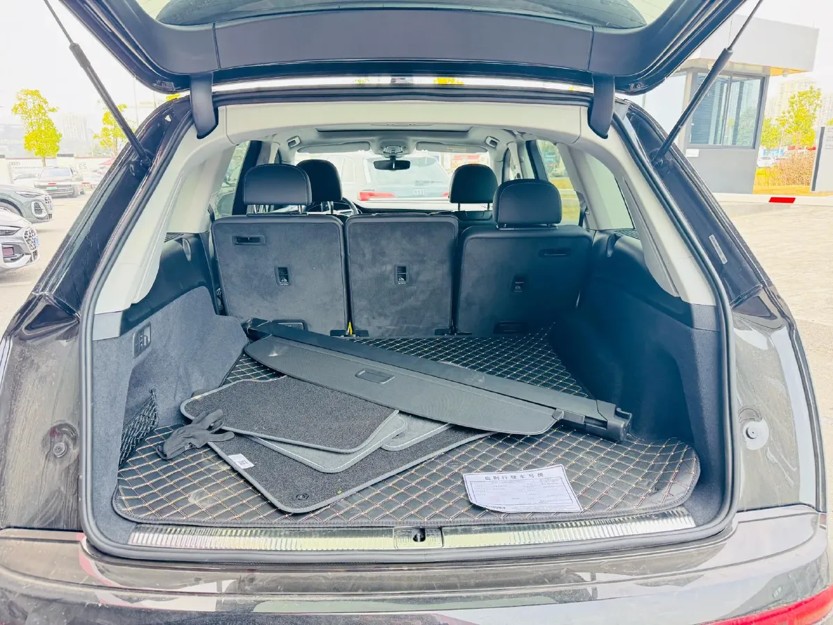 2025 Audi Q7 2.0T 265HP L4 8AT,autocango,china used car exporter,china ev exporter,chinese used car exporter,chinese used ev exporter