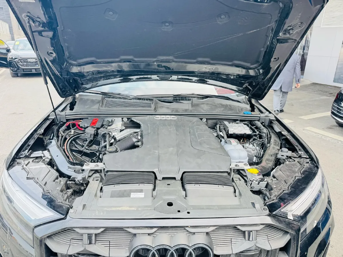 2025 Audi Q7 2.0T 265HP L4 8AT,autocango,china used car exporter,china ev exporter,chinese used car exporter,chinese used ev exporter