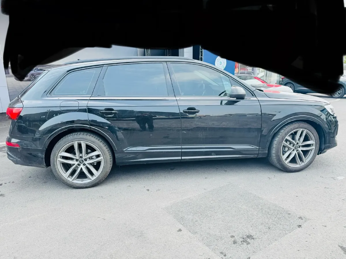 2025 Audi Q7 2.0T 265HP L4 8AT,autocango,china used car exporter,china ev exporter,chinese used car exporter,chinese used ev exporter