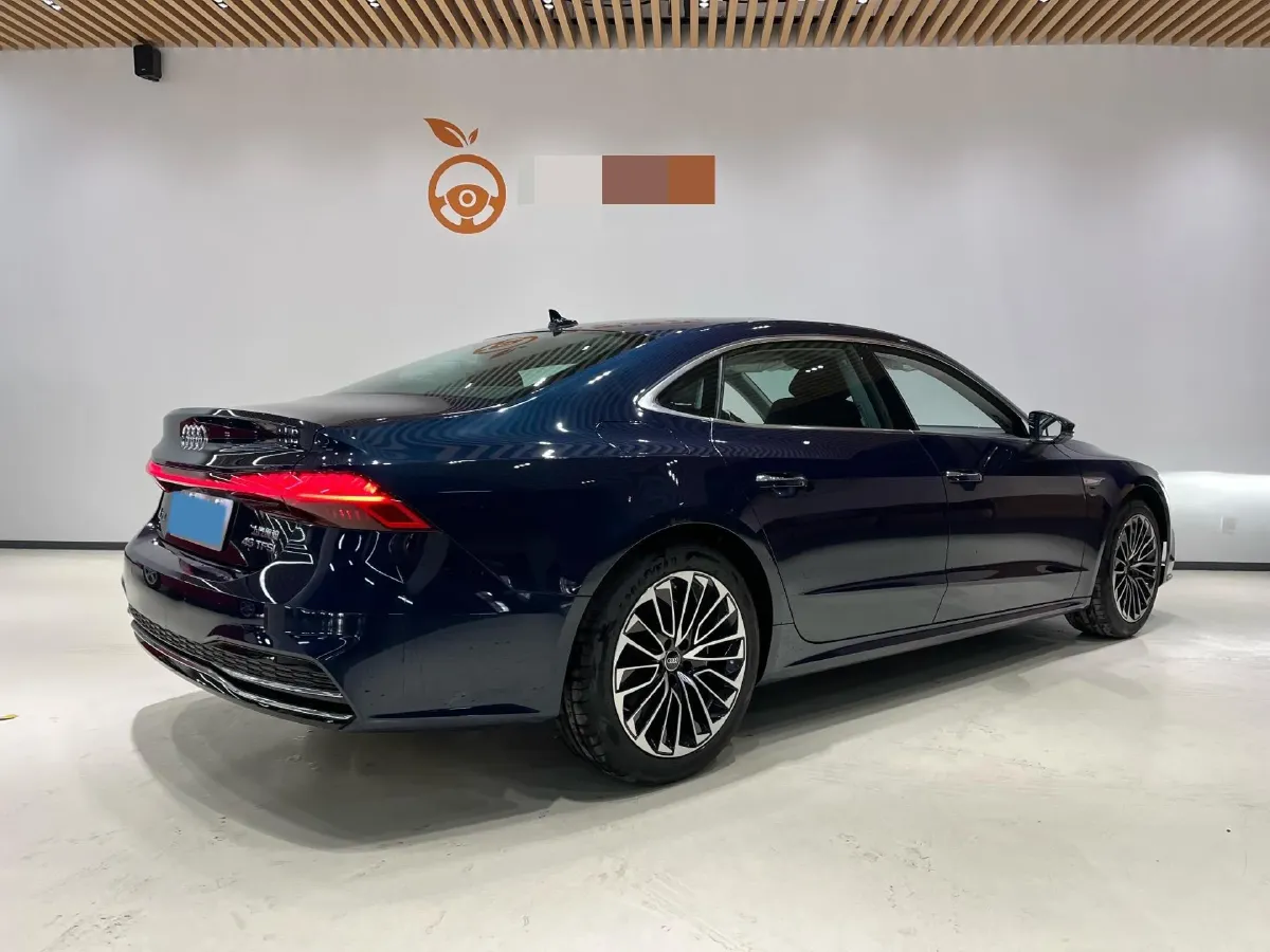 2024 Audi A7L 2.0T 245HP L4 7DCT,autocango,china used car exporter,china ev exporter,chinese used car exporter,chinese used ev exporter