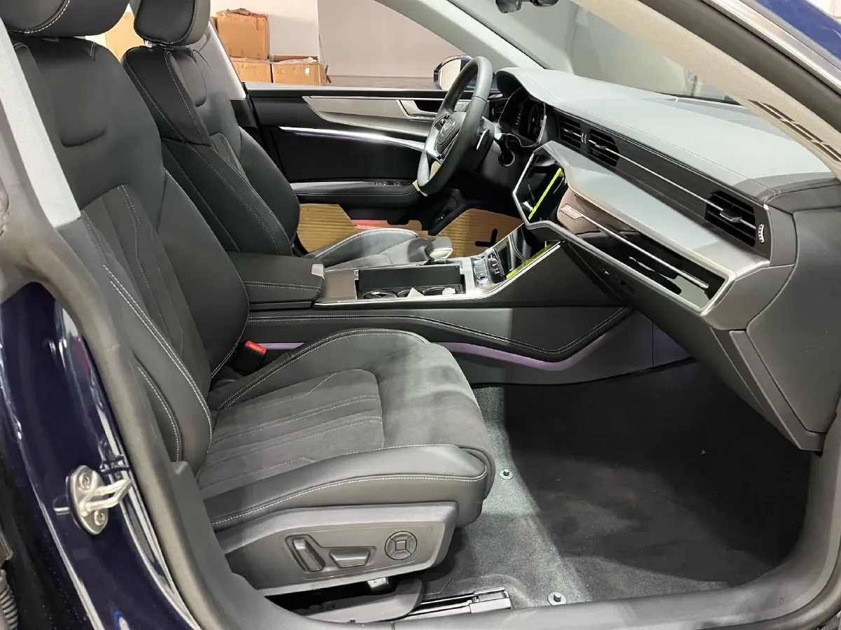 2024 Audi A7L 2.0T 245HP L4 7DCT,autocango,china used car exporter,china ev exporter,chinese used car exporter,chinese used ev exporter