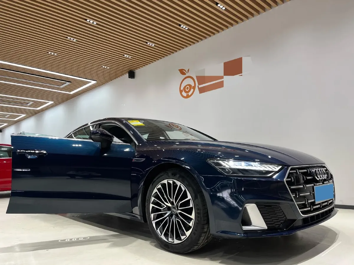 2024 Audi A7L 2.0T 245HP L4 7DCT,autocango,china used car exporter,china ev exporter,chinese used car exporter,chinese used ev exporter