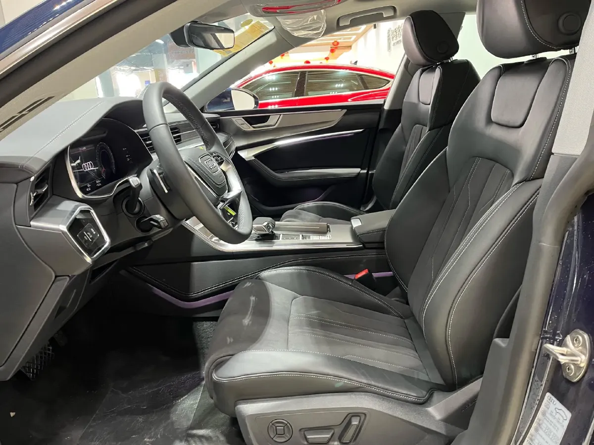 2024 Audi A7L 2.0T 245HP L4 7DCT,autocango,china used car exporter,china ev exporter,chinese used car exporter,chinese used ev exporter