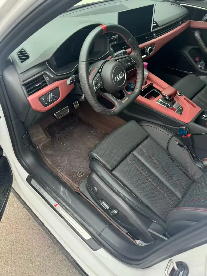 2025 Audi A4L 2.0T 190HP L4 7DCT,autocango,china used car exporter,china ev exporter,chinese used car exporter,chinese used ev exporter