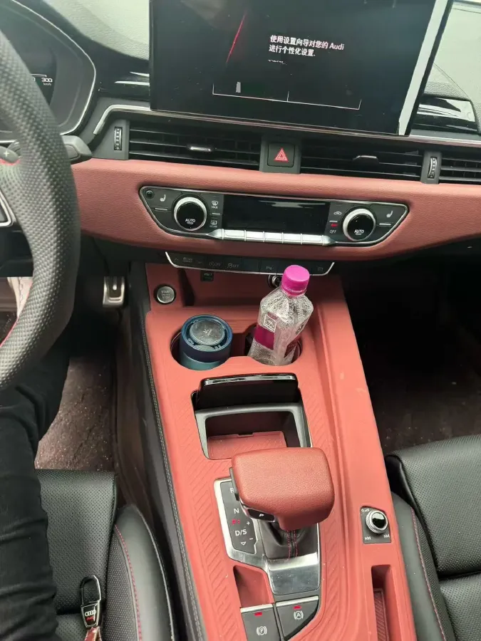 2025 Audi A4L 2.0T 190HP L4 7DCT,autocango,china used car exporter,china ev exporter,chinese used car exporter,chinese used ev exporter