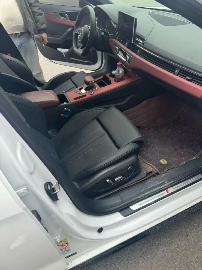 2025 Audi A4L 2.0T 190HP L4 7DCT,autocango,china used car exporter,china ev exporter,chinese used car exporter,chinese used ev exporter