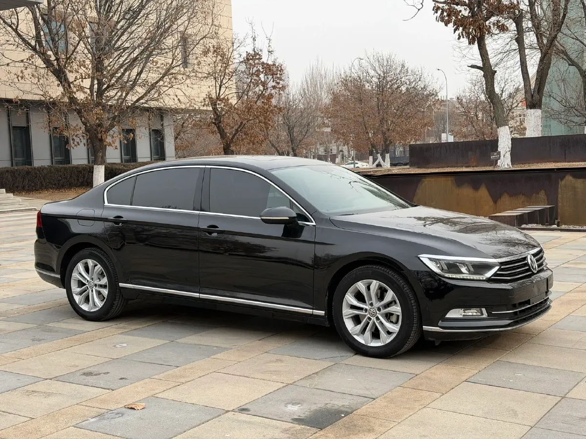 2017 Volkswagen Magotan 2.0T 220HP L4 7DCT,autocango,china used car exporter,china ev exporter,chinese used car exporter,chinese used ev exporter