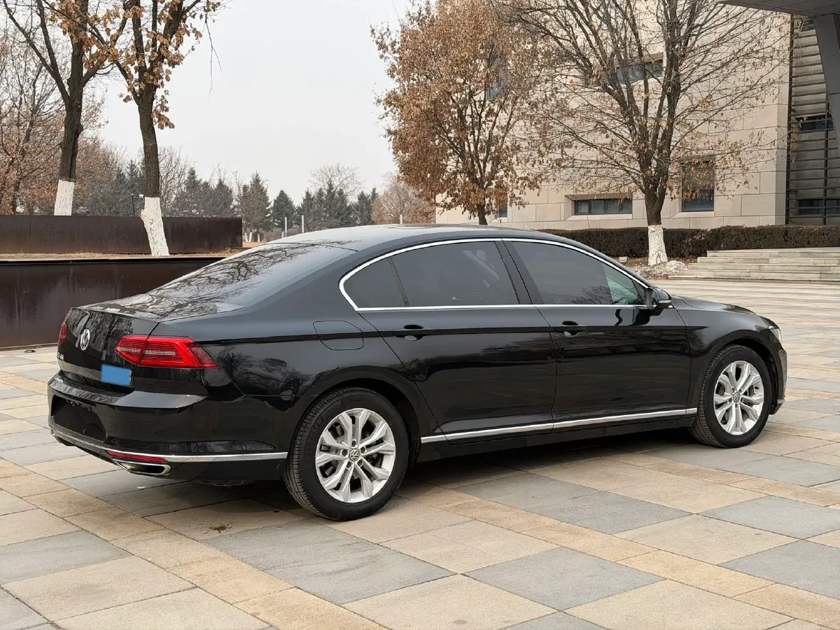 2017 Volkswagen Magotan 2.0T 220HP L4 7DCT,autocango,china used car exporter,china ev exporter,chinese used car exporter,chinese used ev exporter