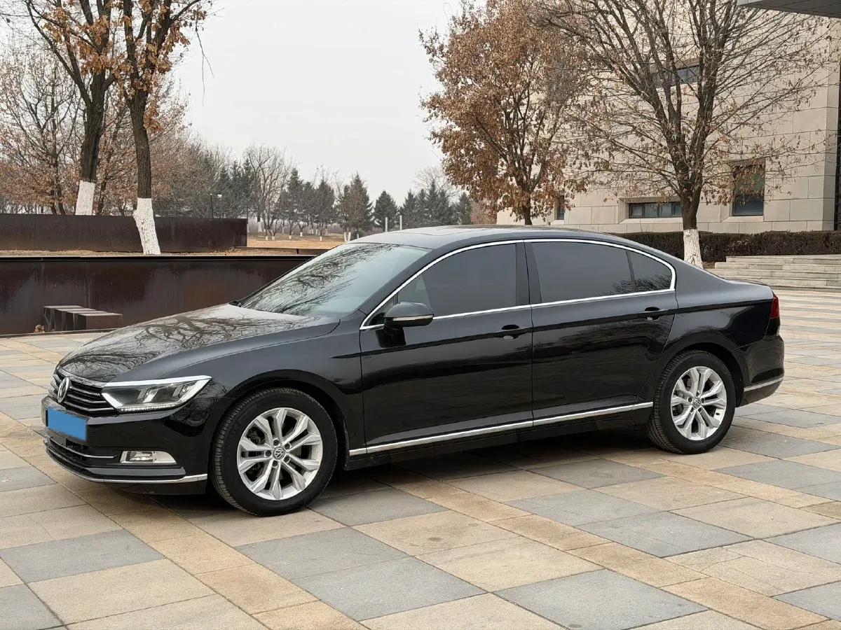 2017 Volkswagen Magotan 2.0T 220HP L4 7DCT,autocango,china used car exporter,china ev exporter,chinese used car exporter,chinese used ev exporter