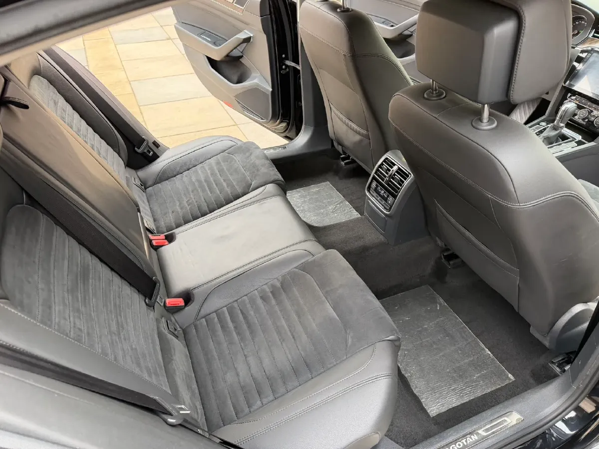 2017 Volkswagen Magotan 2.0T 220HP L4 7DCT,autocango,china used car exporter,china ev exporter,chinese used car exporter,chinese used ev exporter