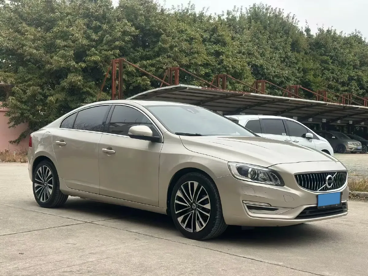 2018 Volvo S60 2.0T 190HP L4 6AT,autocango,china used car exporter,china ev exporter,chinese used car exporter,chinese used ev exporter
