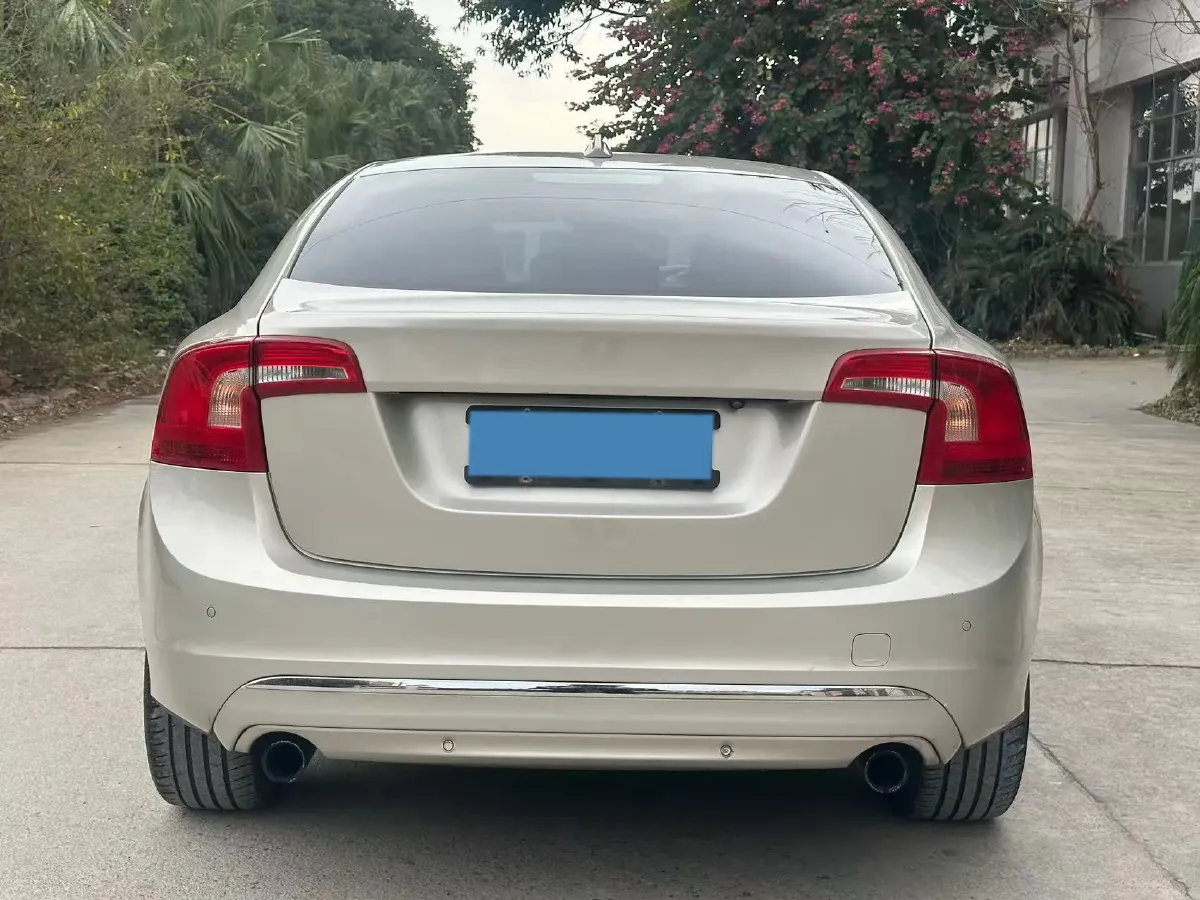 2018 Volvo S60 2.0T 190HP L4 6AT,autocango,china used car exporter,china ev exporter,chinese used car exporter,chinese used ev exporter