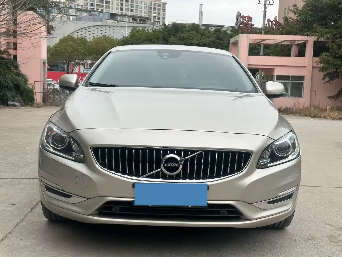2018 Volvo S60 2.0T 190HP L4 6AT,autocango,china used car exporter,china ev exporter,chinese used car exporter,chinese used ev exporter