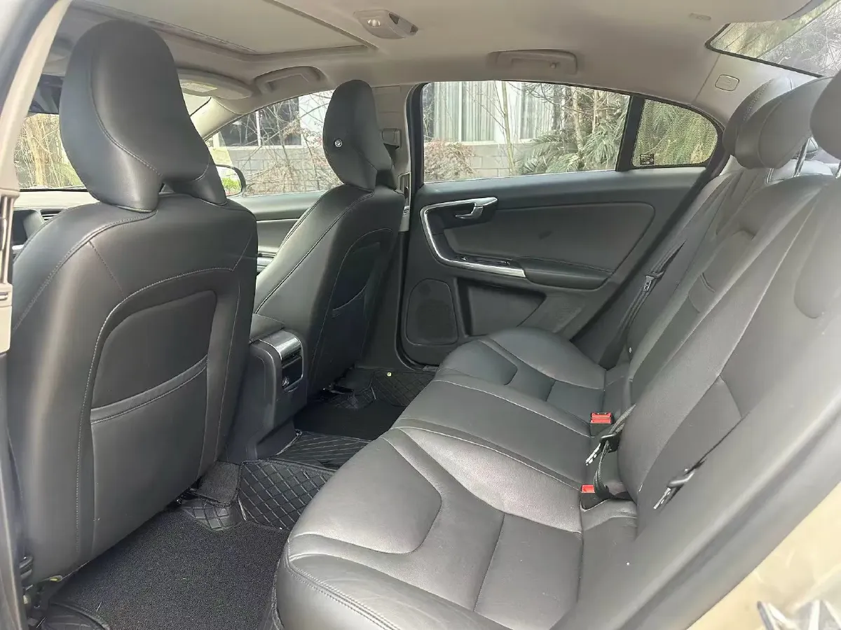 2018 Volvo S60 2.0T 190HP L4 6AT,autocango,china used car exporter,china ev exporter,chinese used car exporter,chinese used ev exporter