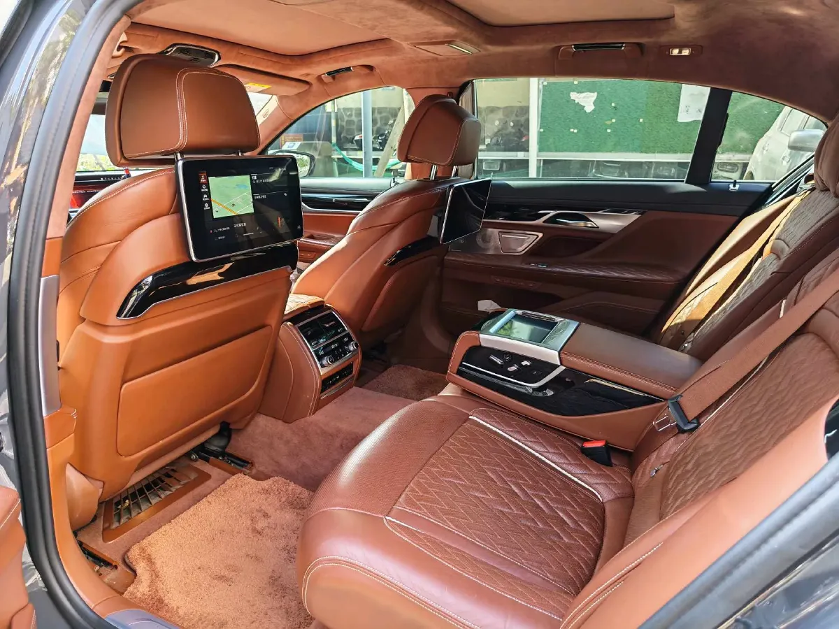 2021 BMW 7 Series 3.0T 340HP L6 8AT,autocango,china used car exporter,china ev exporter,chinese used car exporter,chinese used ev exporter