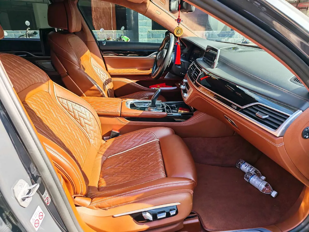 2021 BMW 7 Series 3.0T 340HP L6 8AT,autocango,china used car exporter,china ev exporter,chinese used car exporter,chinese used ev exporter