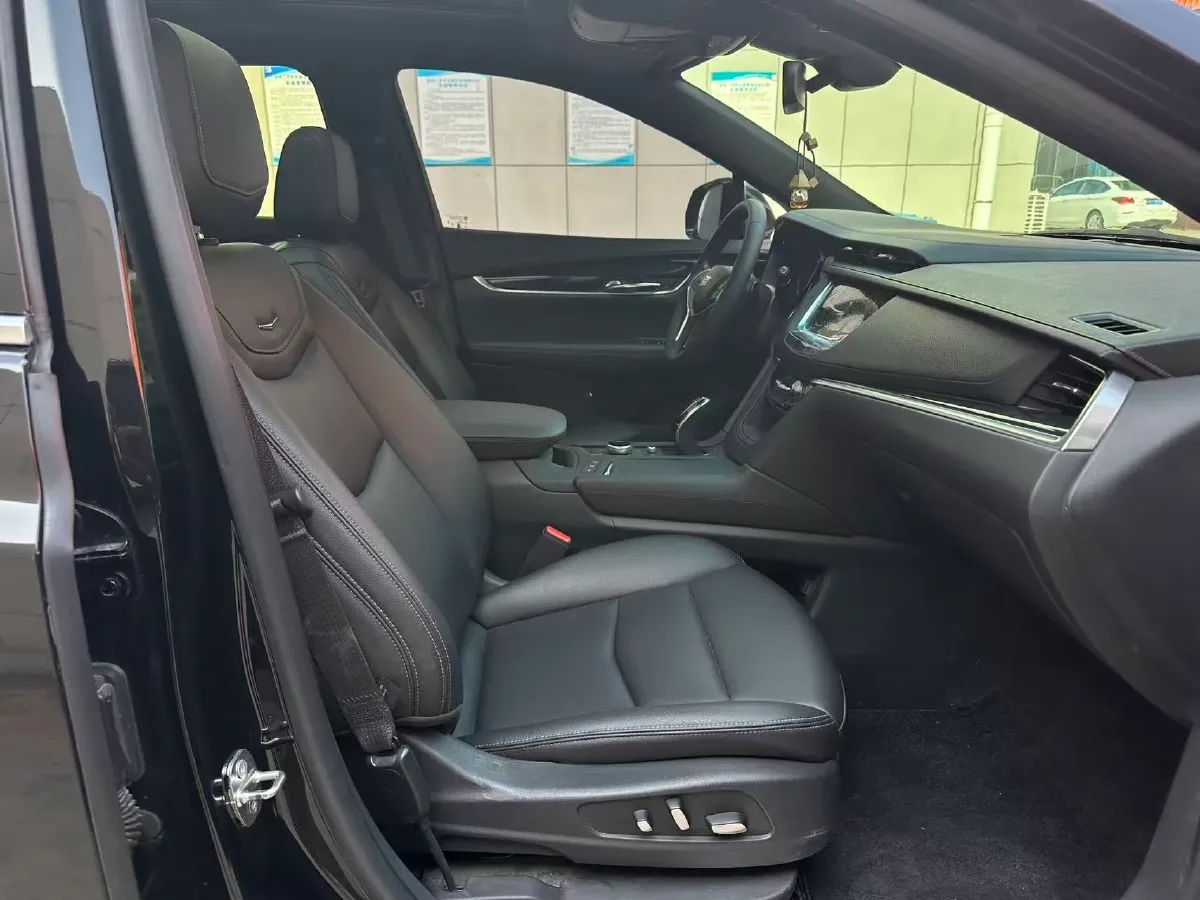 2023 Cadillac XT5 2.0T 237HP L4 9AT,autocango,china used car exporter,china ev exporter,chinese used car exporter,chinese used ev exporter