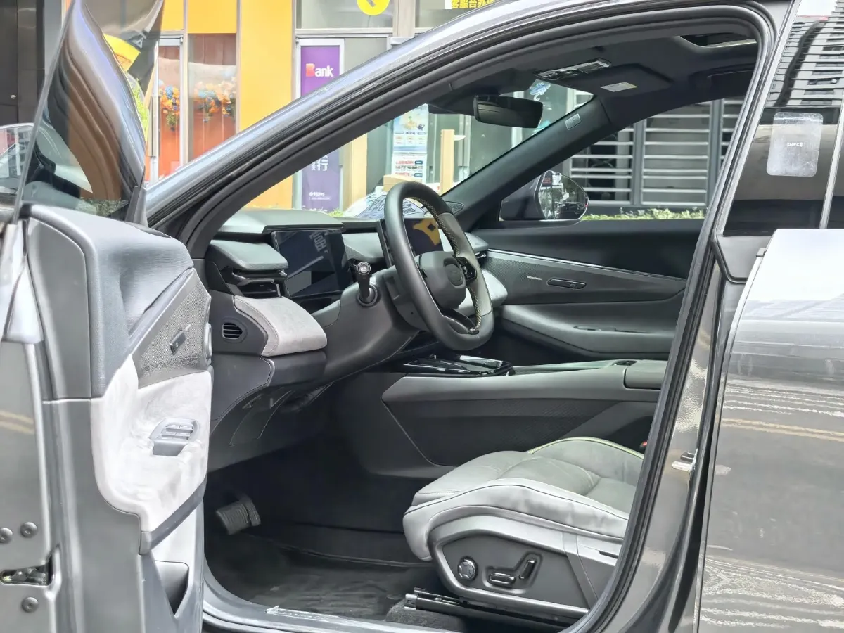 2023 LYNK&CO 08 EM-P 1.5T 163HP L4 3DHT PHEV 21.2KWH,autocango,china used car exporter,china ev exporter,chinese used car exporter,chinese used ev exporter