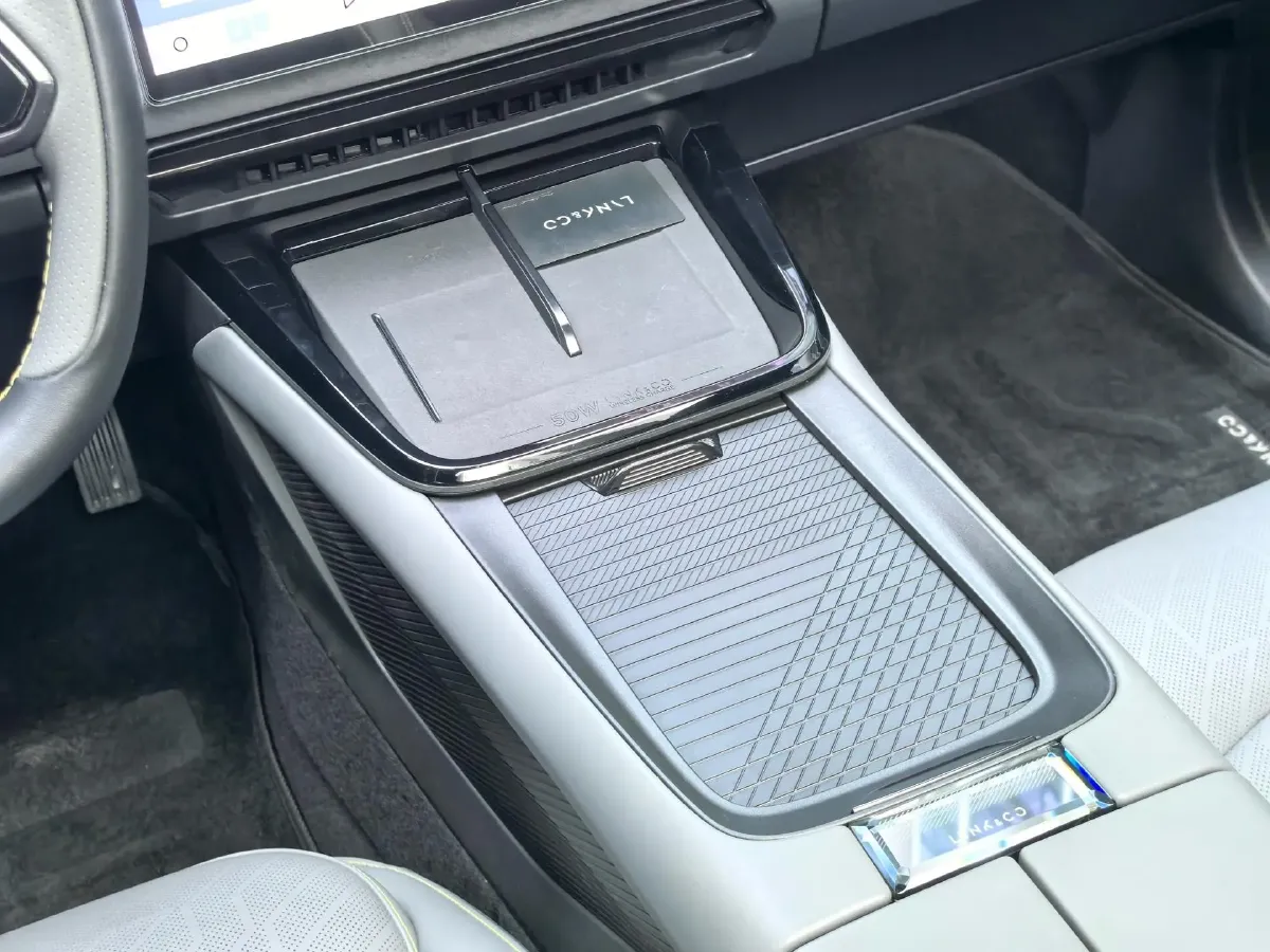 2023 LYNK&CO 08 EM-P 1.5T 163HP L4 3DHT PHEV 21.2KWH,autocango,china used car exporter,china ev exporter,chinese used car exporter,chinese used ev exporter