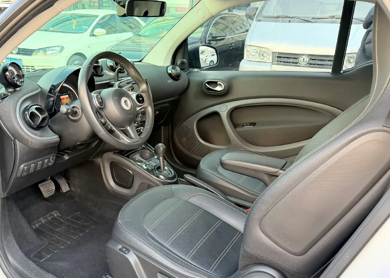 2016 Smart smart fortwo 0.9T 90HP L3 6DCT,autocango,china used car exporter,china ev exporter,chinese used car exporter,chinese used ev exporter