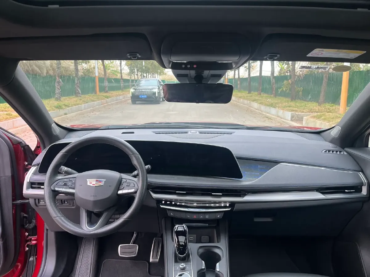 2024 Cadillac XT4 2.0T 237HP L4 9AT,autocango,china used car exporter,china ev exporter,chinese used car exporter,chinese used ev exporter