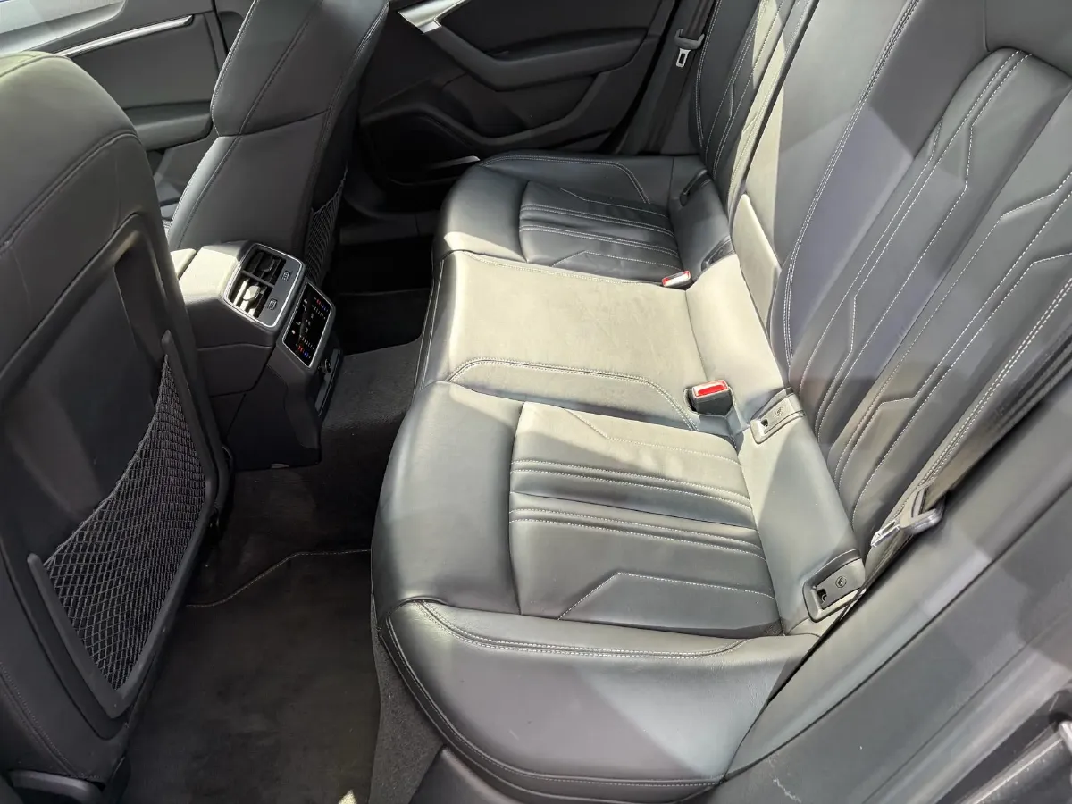 2024 Audi A7 2.0T 265HP L4 7DCT,autocango,china used car exporter,china ev exporter,chinese used car exporter,chinese used ev exporter