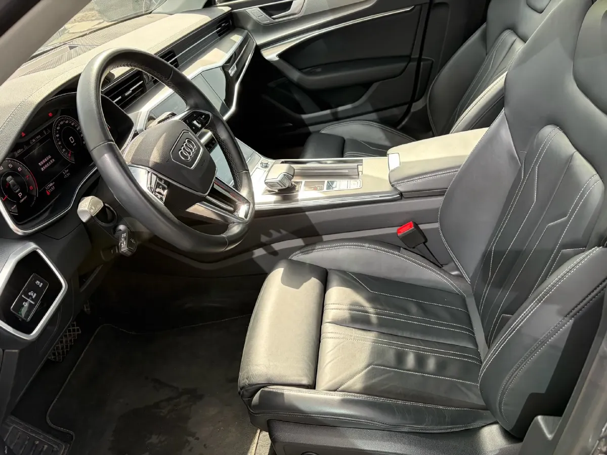 2024 Audi A7 2.0T 265HP L4 7DCT,autocango,china used car exporter,china ev exporter,chinese used car exporter,chinese used ev exporter