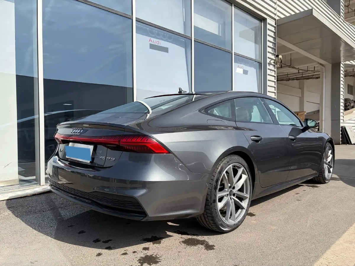 2024 Audi A7 2.0T 265HP L4 7DCT,autocango,china used car exporter,china ev exporter,chinese used car exporter,chinese used ev exporter