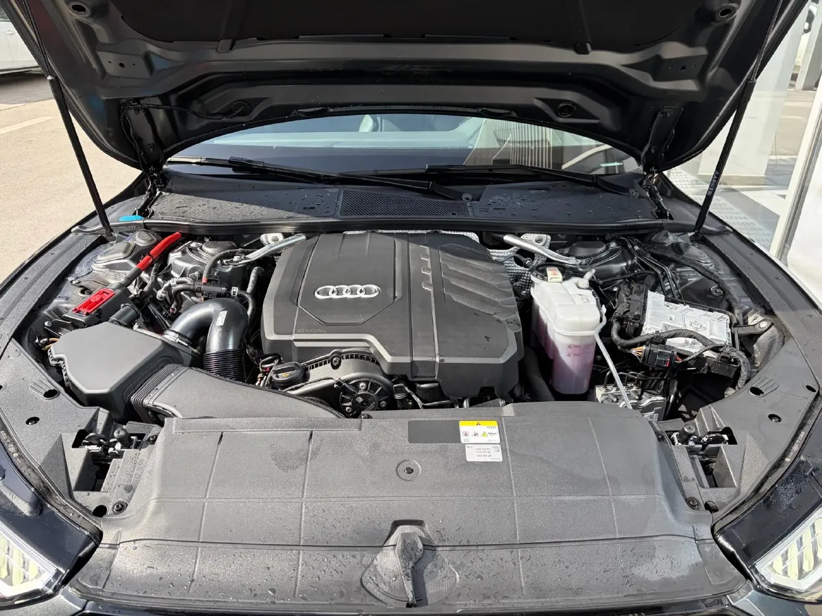 2024 Audi A7 2.0T 265HP L4 7DCT,autocango,china used car exporter,china ev exporter,chinese used car exporter,chinese used ev exporter