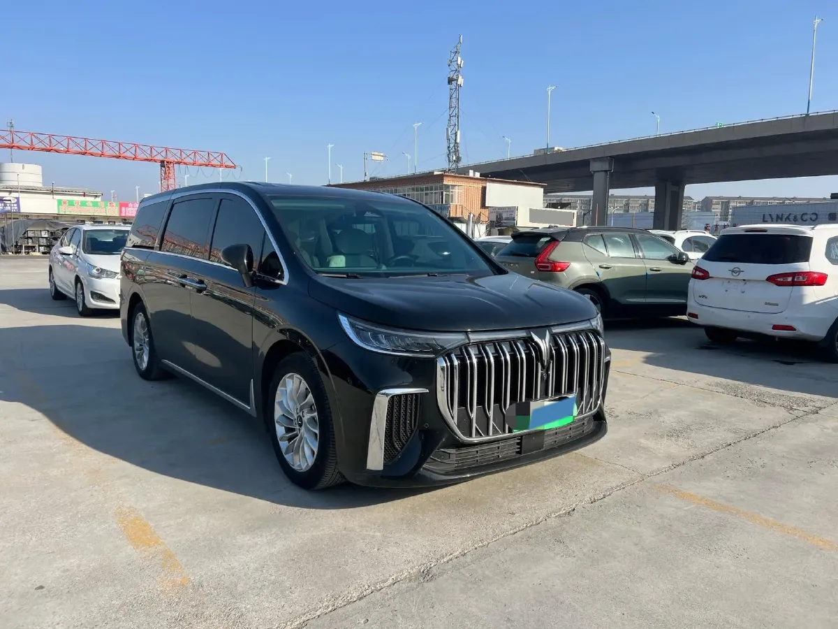 2024 Voyah Dream 1.5T 150HP L4 PHEV 43KWH,autocango,china used car exporter,china ev exporter,chinese used car exporter,chinese used ev exporter