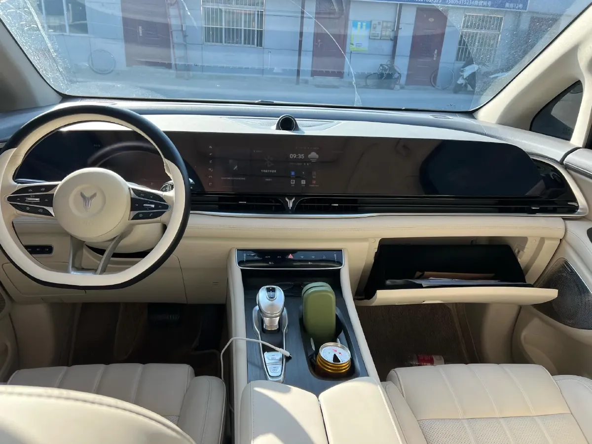 2024 Voyah Dream 1.5T 150HP L4 PHEV 43KWH,autocango,china used car exporter,china ev exporter,chinese used car exporter,chinese used ev exporter