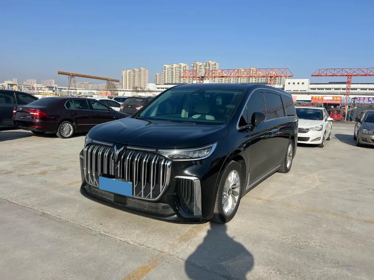 2024 Voyah Dream 1.5T 150HP L4 PHEV 43KWH,autocango,china used car exporter,china ev exporter,chinese used car exporter,chinese used ev exporter
