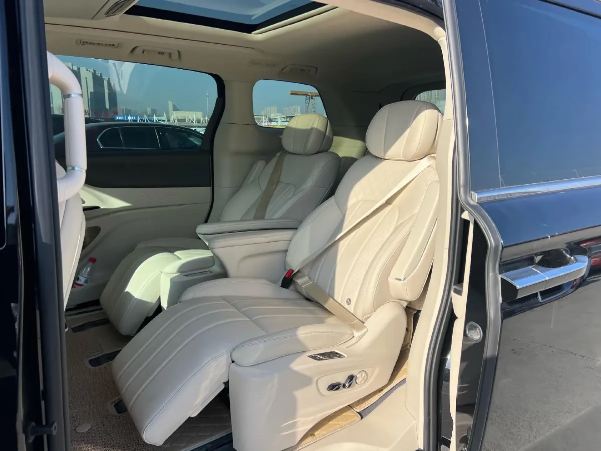 2024 Voyah Dream 1.5T 150HP L4 PHEV 43KWH,autocango,china used car exporter,china ev exporter,chinese used car exporter,chinese used ev exporter