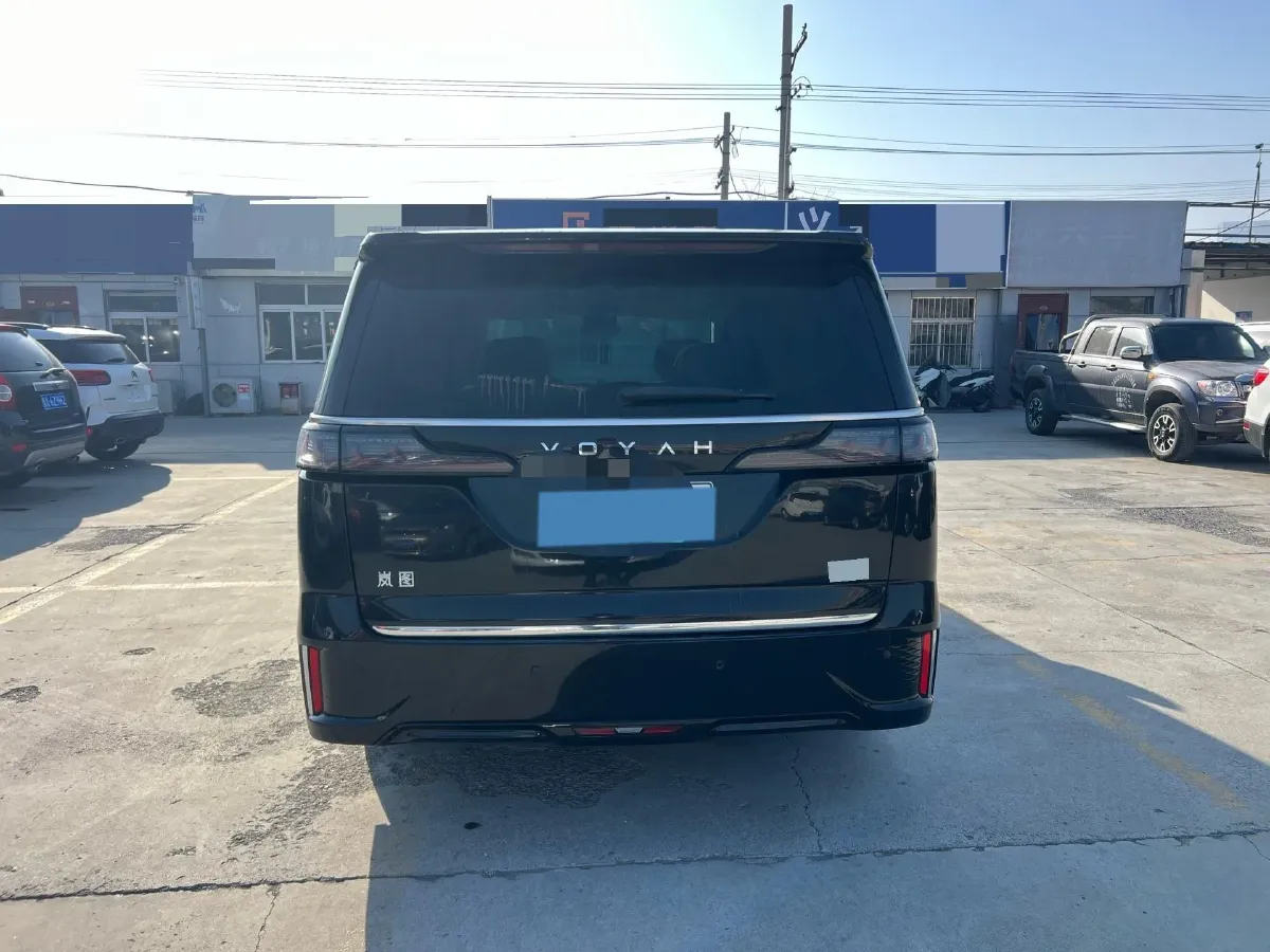 2024 Voyah Dream 1.5T 150HP L4 PHEV 43KWH,autocango,china used car exporter,china ev exporter,chinese used car exporter,chinese used ev exporter