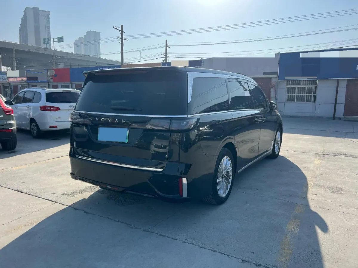 2024 Voyah Dream 1.5T 150HP L4 PHEV 43KWH,autocango,china used car exporter,china ev exporter,chinese used car exporter,chinese used ev exporter