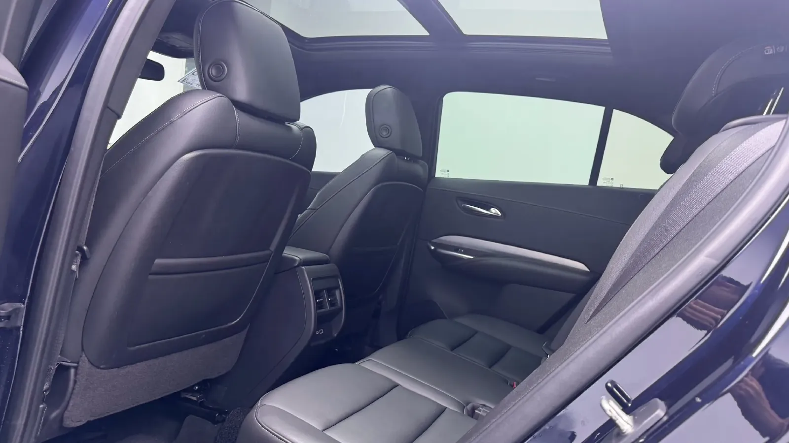 2020 Cadillac XT4 2.0T 241HP L4 9AT,autocango,china used car exporter,china ev exporter,chinese used car exporter,chinese used ev exporter