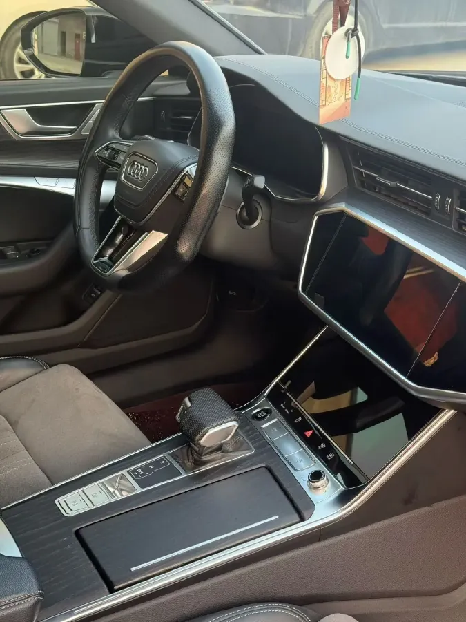 2023 Audi A6L 2.0T 190HP L4 7DCT,autocango,china used car exporter,china ev exporter,chinese used car exporter,chinese used ev exporter