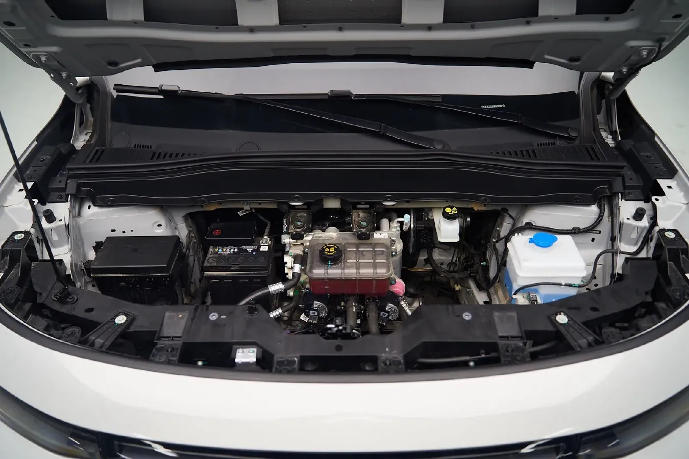 2025 Leapmotor B10 BEV 67.1KWH,autocango,china used car exporter,china ev exporter,chinese used car exporter,chinese used ev exporter