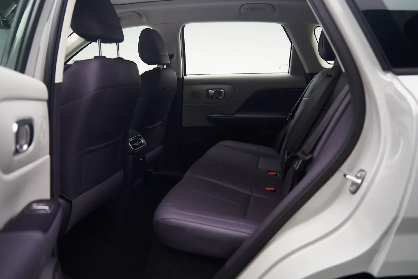 2025 Leapmotor B10 BEV 67.1KWH,autocango,china used car exporter,china ev exporter,chinese used car exporter,chinese used ev exporter