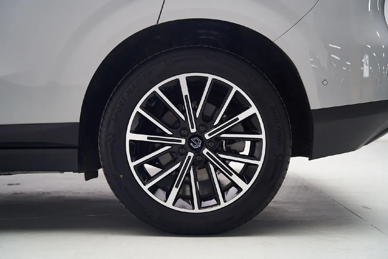 2025 Leapmotor B10 BEV 67.1KWH,autocango,china used car exporter,china ev exporter,chinese used car exporter,chinese used ev exporter